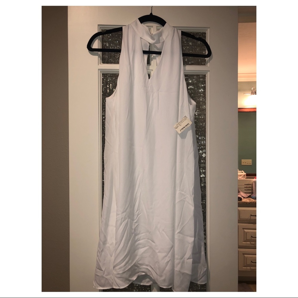Impeccable pig white high neck dress with cut out